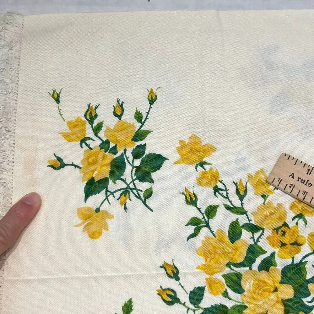 Vtg Tablecloth & Napkin Set Floral Print Yellow Rose Green Leaves Fringe 35